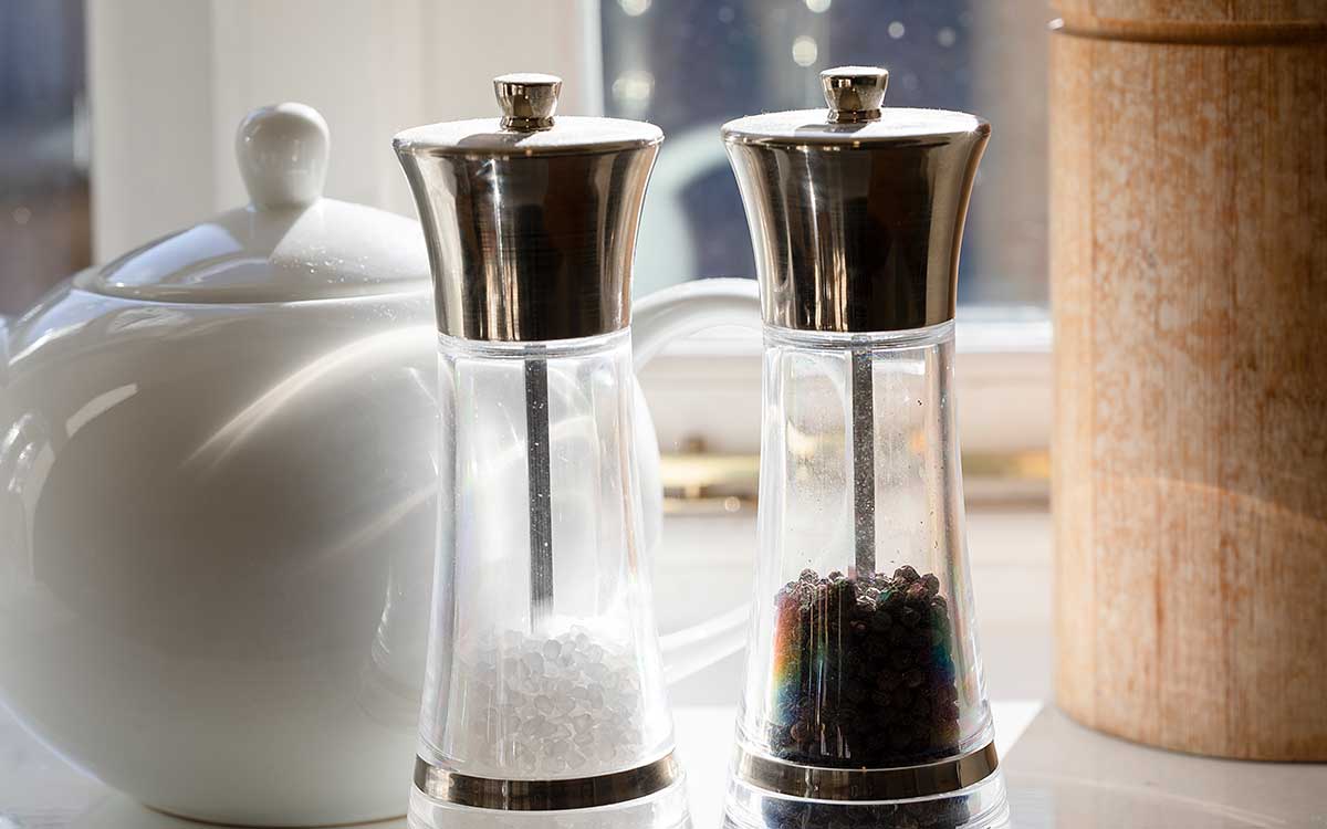 Pepper and salt grinders